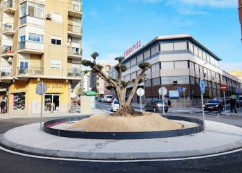 Elda dedica la nueva rotonda de la calle La Cruz al Deportivo Eldense por su centenario