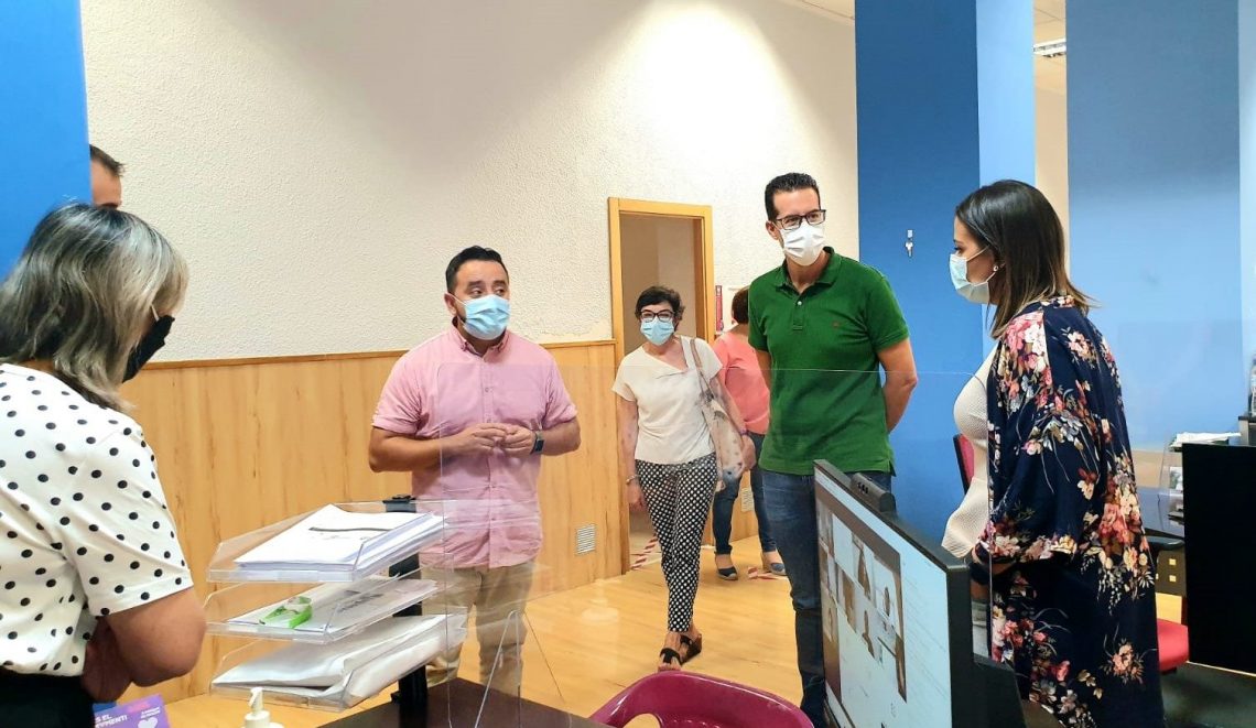 El secretario autonómico de Transparencia y Participación visita la Oficina Prop ubicada en Elda