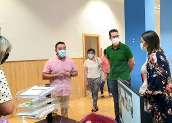 El secretario autonómico de Transparencia y Participación visita la Oficina Prop ubicada en Elda