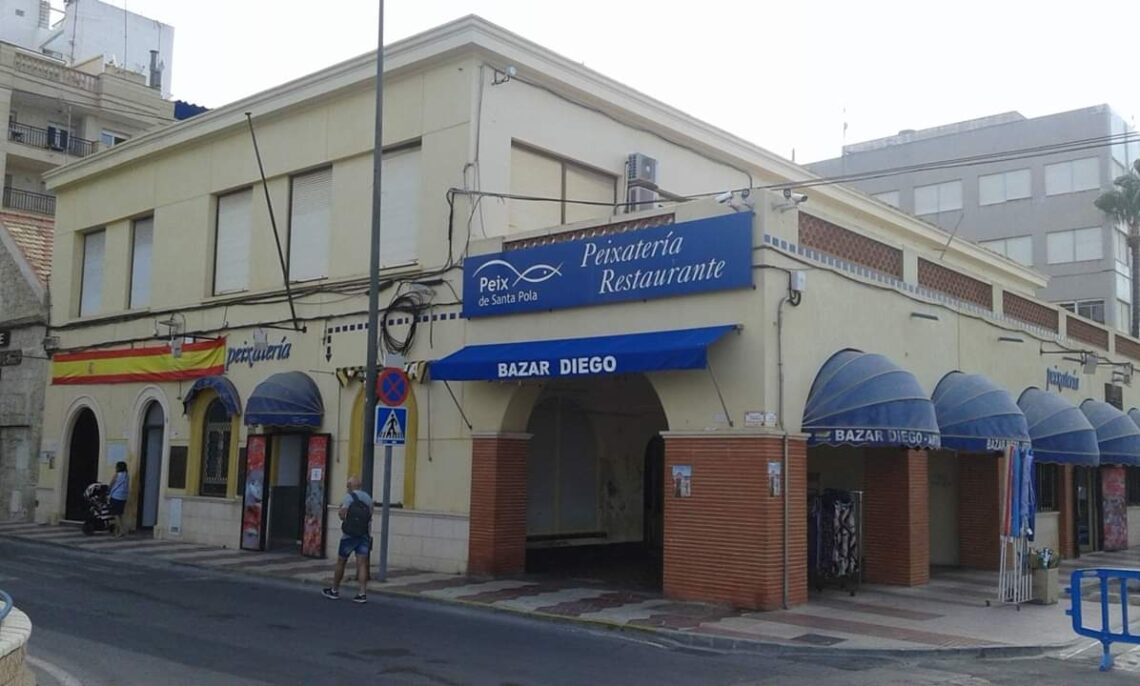 «El Ayuntamiento ya no puede poseer la concesión de los puestos de la lonja»