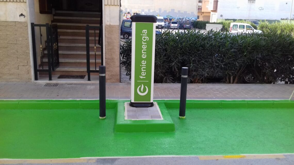 instalacion-punto-recarga-vehiculos-electricos-rafal-diciembre-2018-2