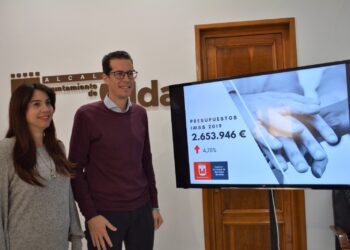 inversion-imss-ruben-alfaro-alcalde-y-alba-garcia-concejala-servicios-sociales-ayuntamiento-elda