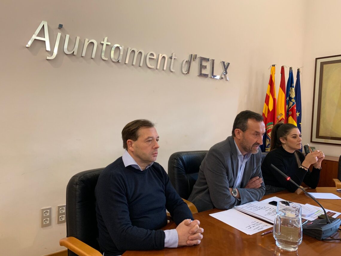 jesus-pareja-concejal-deportes-carlos-gonzalez-alcalde-mireia-molla-concejala-igualdad-ayuntamiento-elche-enero-2019