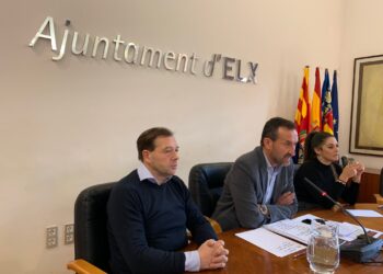 jesus-pareja-concejal-deportes-carlos-gonzalez-alcalde-mireia-molla-concejala-igualdad-ayuntamiento-elche-enero-2019