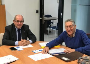 jose-ramon-gonzalez-concejal-seguridad-trafico-y-transporte-alicante-y-jose-maria-hernandez-mata-presidente-asociacion-vecinos-la-florida-alicante