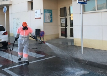 La Nucía intensifica la “Limpieza y Desinfección” en las entradas de los centros sanitarios