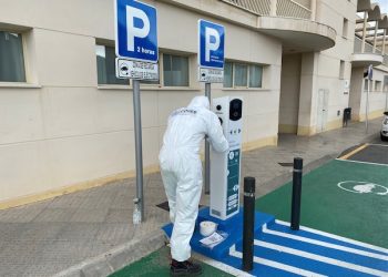 la-nucia-desinfeccion-puntos-recarga-coches-electricos-mayo-2020-1