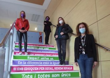 Las escaleras del IES La Nucía “conciencian” hacia la Igualdad y la No Violencia