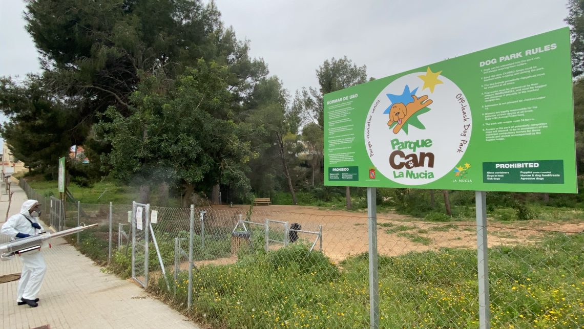 la-nucia-limpieza-en-los-parques-caninos-abril-2020-1