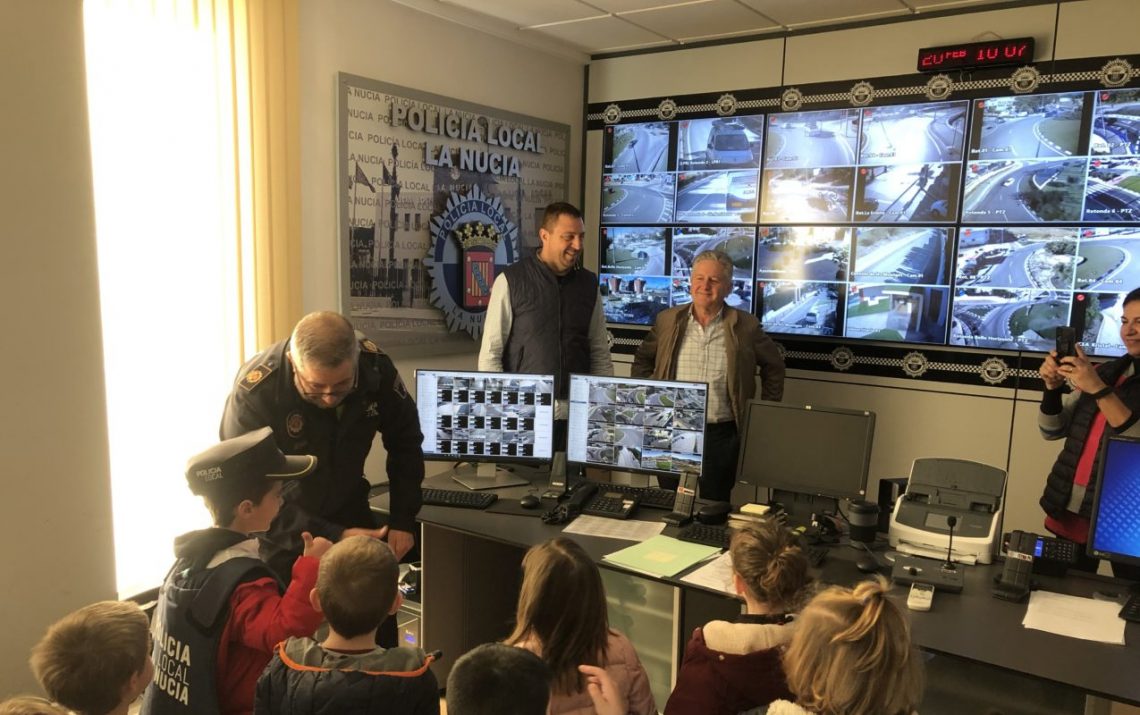 la-nucia-policia-local-visita-escolares-febrero-2020
