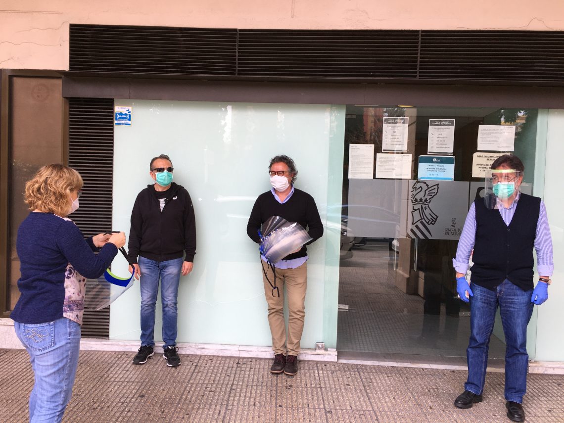 la-nucia-viseras-solidarias-abril-2020