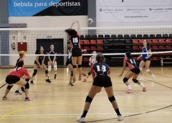 Doble derrota de los equipos del Voleibol La Nucía
