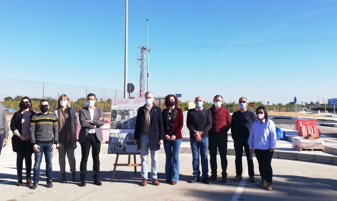 El Alcalde de Los Montesinos recibe al Conseller de Obras Públicas