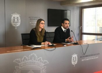 mari-carmen-de-espana-e-israel-cortes-concejal-infraestructuras-alicante