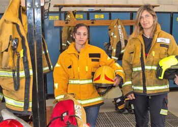 nadia-serrano-y-maria-Jose-porcel-bomberos