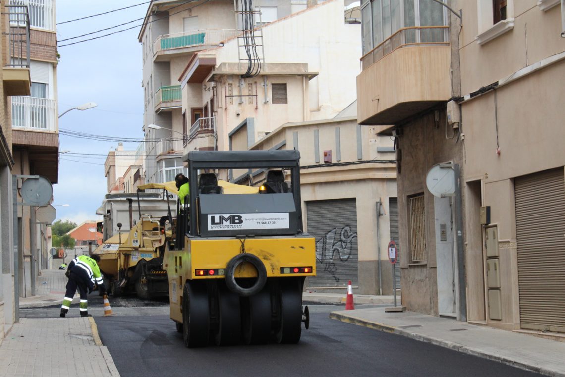 Avanzan las obras de reasfaltado en los barrios de San Roque y Sagrado Corazón