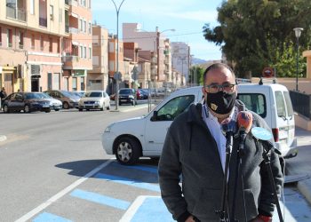 Tráfico de Novelda mejora el aparcamiento en la Avenida Alfonso el Sabio