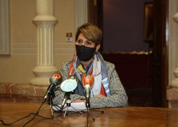 Novelda firma un convenio para la minoración de la brecha digital educativa