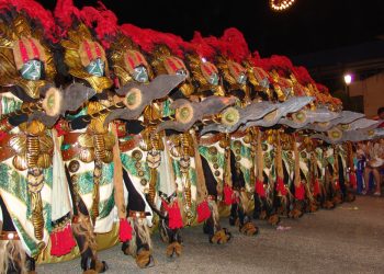 Novelda se adhiere a la solicitud para declarar las Fiestas de Moros y Cristianos como bien de interés turístico