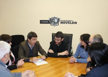novelda-mesa-visita-carlos-manzon-febrero-2020