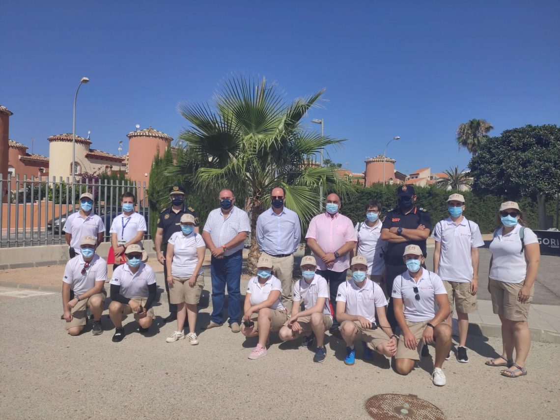 Incorporación de los 24 auxiliares de playa que prestarán servicio durante dos meses en Orihuela Costa