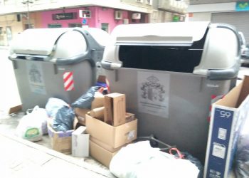 Colaboración ciudadana para frenar el depósito de basura fuera de los contenedores
