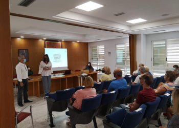 Los residentes británicos de Orihuela muestran su interés para tramitar su permiso de residencia