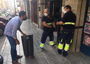 La Concejalía de Limpieza Viaria instala 189 nuevas papeleras en las calles de Orihuela