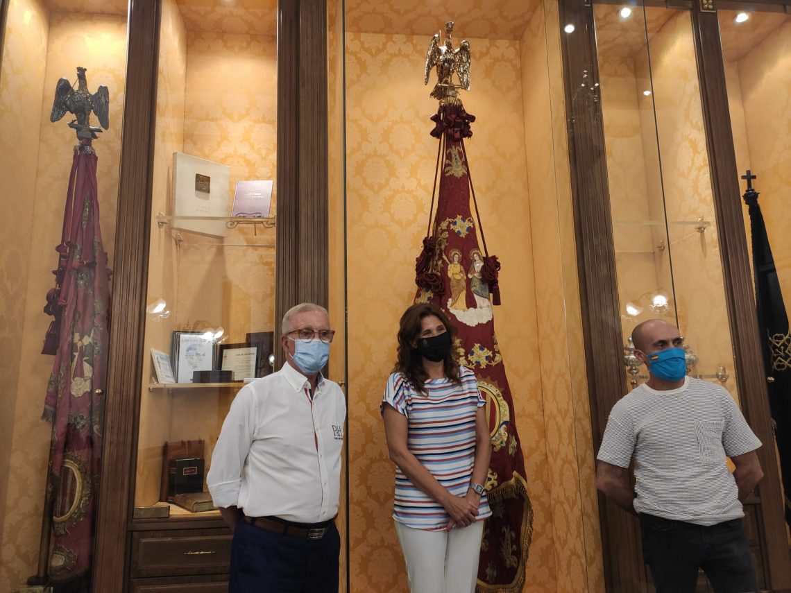 Festividades completa la réplica de su Gloriosa Enseña con un nuevo Oriol