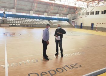 Deportes repone el pavimento del Pabellón Municipal Bernardo Ruiz