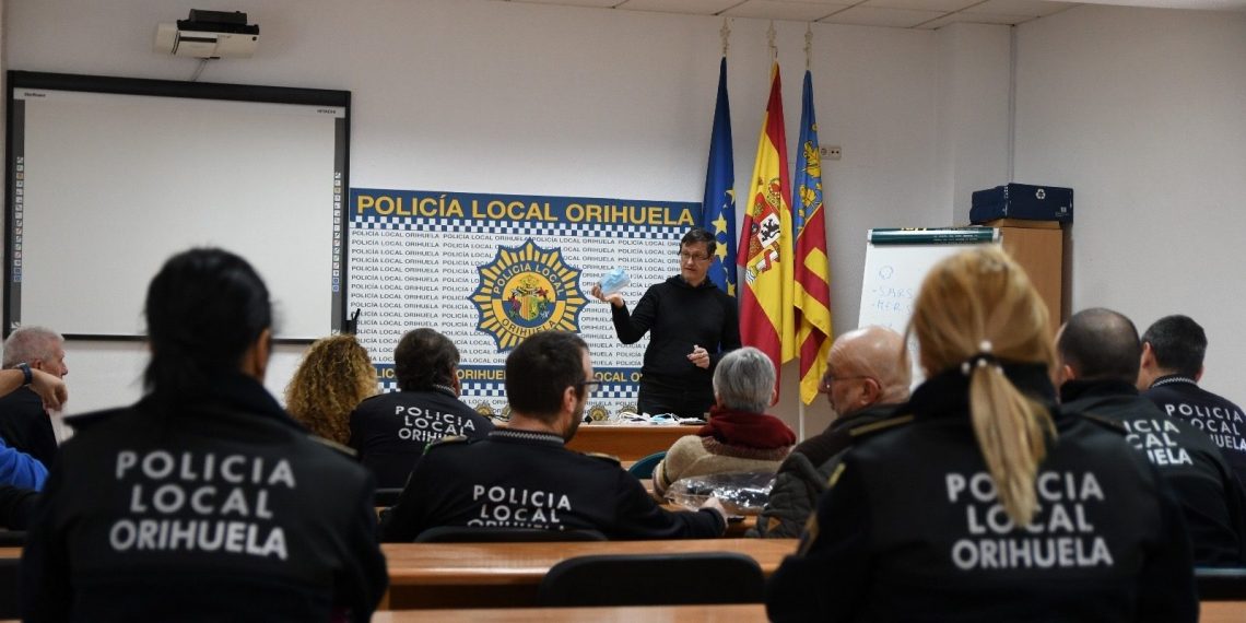 orihuela-policia-charla-febrero-2020