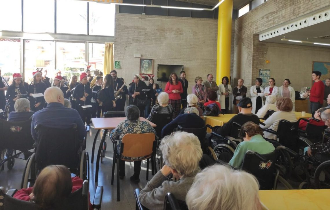 orihuela-visita-residencia-mayores-diciembre-2019