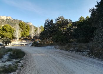 La masificación de visitantes y de coches provoca el cierre del camino de Catí a Catxuli