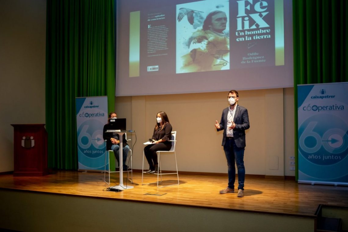 Cerca de 350 personas asisten a las 5 conferencias del Otoño Cultural