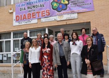 La alcaldesa de Petrer se reúne con la ex ministra de Sanidad Carmen Montón