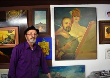 petrer-edu-pintor-con-un-cuadro-suyo-junio-2019-2