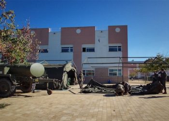 Una unidad del Ejército de Tierra en la residencia La Molineta para desinfectar las instalaciones