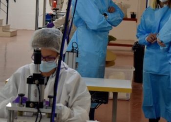 Una empresa de Petrer pone en marcha una fábrica de mascarillas con 15 nuevos trabajadores