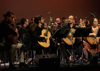 «Hay parajes muy bonitos en Petrer para oír música de guitarra»