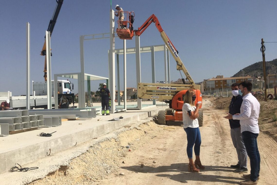 Comienza la instalación de las aulas prefabricadas que acogerán provisionalmente al IES Azorín