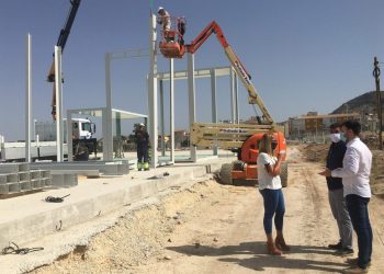 Comienza la instalación de las aulas prefabricadas que acogerán provisionalmente al IES Azorín