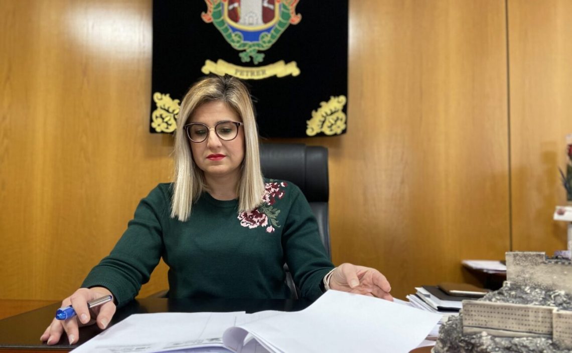 La alcaldesa de Petrer ofrece a Elda presentar a la DGT una candidatura conjunta para albergar los exámenes del carnet de conducir