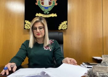 La alcaldesa de Petrer ofrece a Elda presentar a la DGT una candidatura conjunta para albergar los exámenes del carnet de conducir