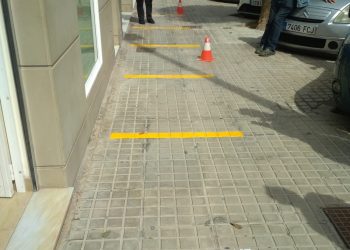 petrer-marcas-separacion-colas-farmacia-abril-1