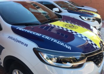 La Policía de Petrer renueva su parque móvil con 3 nuevos vehículos dotados de desfibriladores