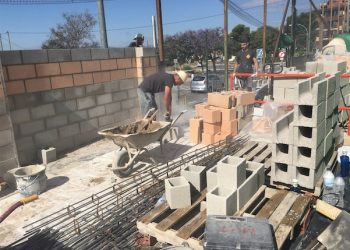 Deportes invierte 25.000€ en el muro perimetral de las pistas de tenis del polideportivo