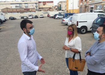 Petrer acondiciona un solar municipal como parking en la avenida de Madrid