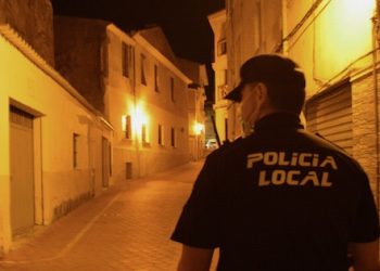 La policía detiene a un conductor después de circular ebrio y a gran velocidad