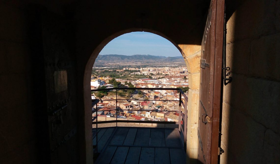 Petrer reabre máximo el castillo y las casas-cueva con visitas guiadas de 5 personas