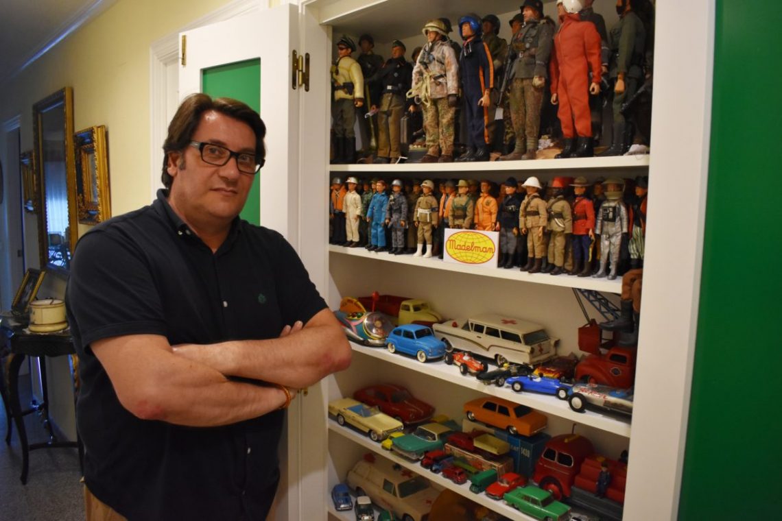 petrer-roberto-beltran-con-su-coleccion-de-juguetes-septiembre-2019